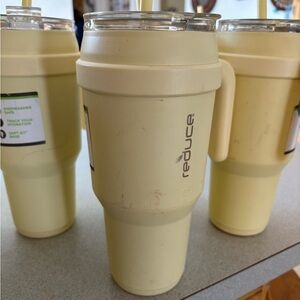 New-Yellow Car travel mug
Sip-Drink-Gulp
40 Hr. Hot or Cold
40 oz. Capacity